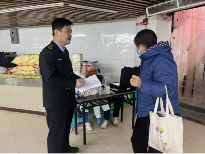 濟(jì)南高新區(qū)市場監(jiān)管部開展食品安全“你送我撿”活動暨法律咨詢服務(wù)